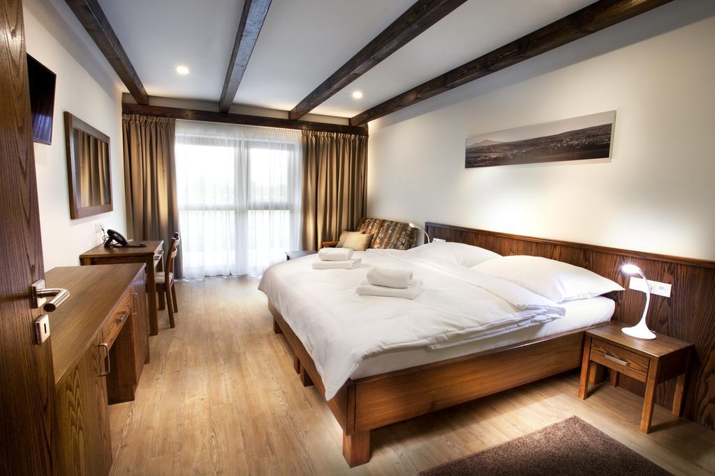 Hotel Kravi Hora Боржетіце Екстер'єр фото