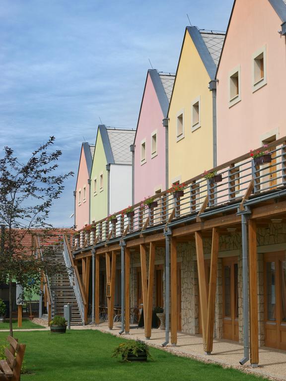 Hotel Kravi Hora Боржетіце Екстер'єр фото