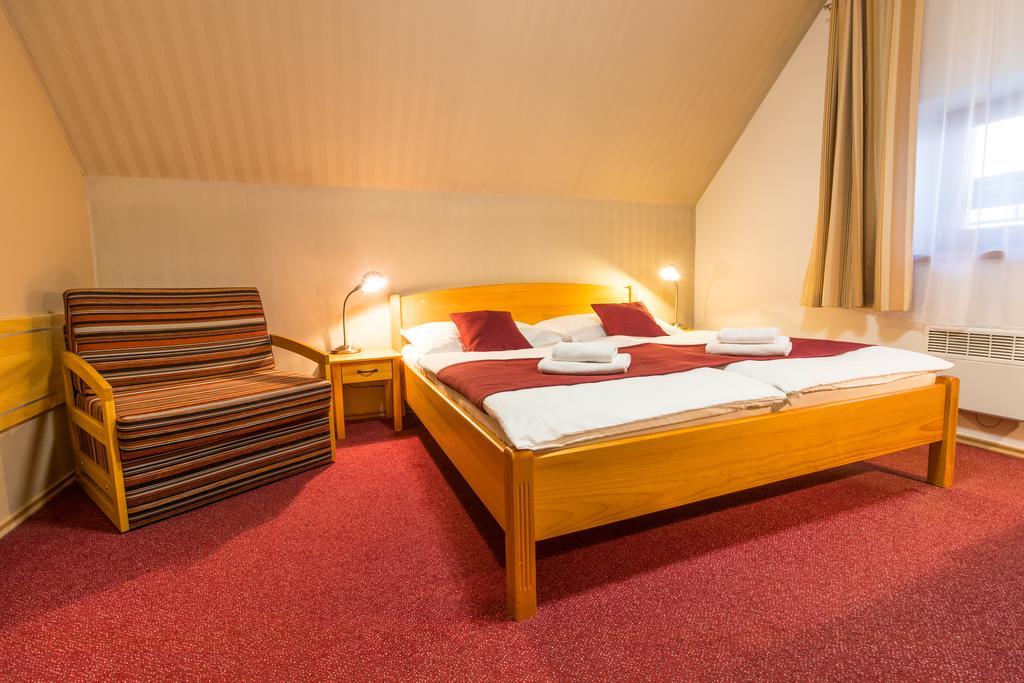 Hotel Kravi Hora Боржетіце Екстер'єр фото