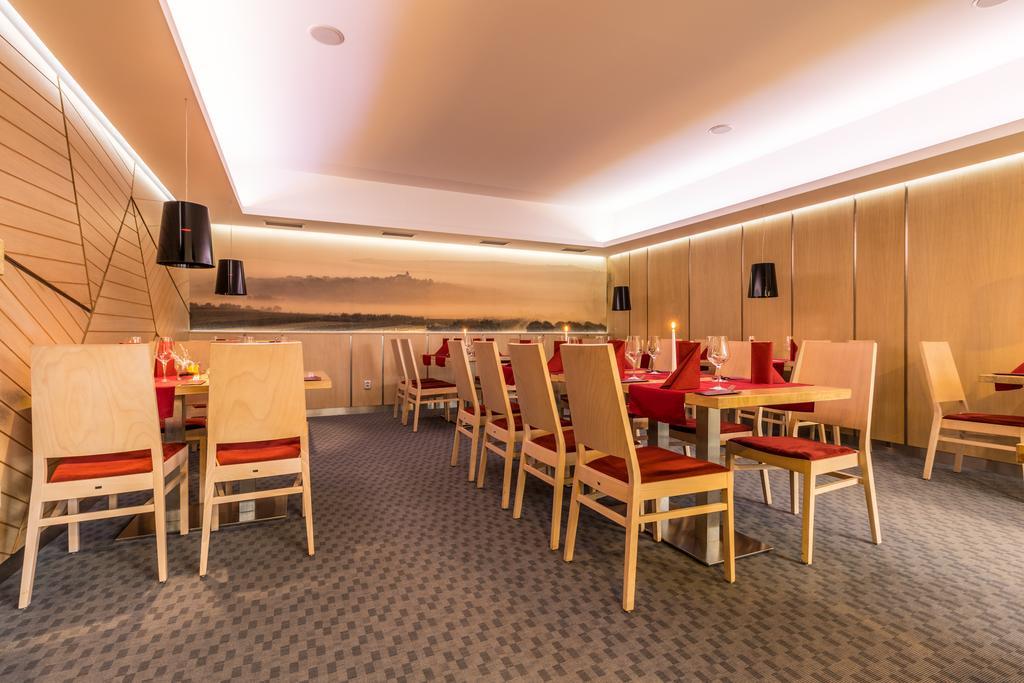 Hotel Kravi Hora Боржетіце Екстер'єр фото